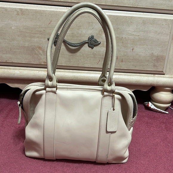 Coach Handbags - Vintage Coach pre ‘94 soft satchel in bone color